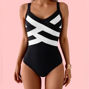NWT Black and White Colorblock One Piece Womens Swimsuit / Medium